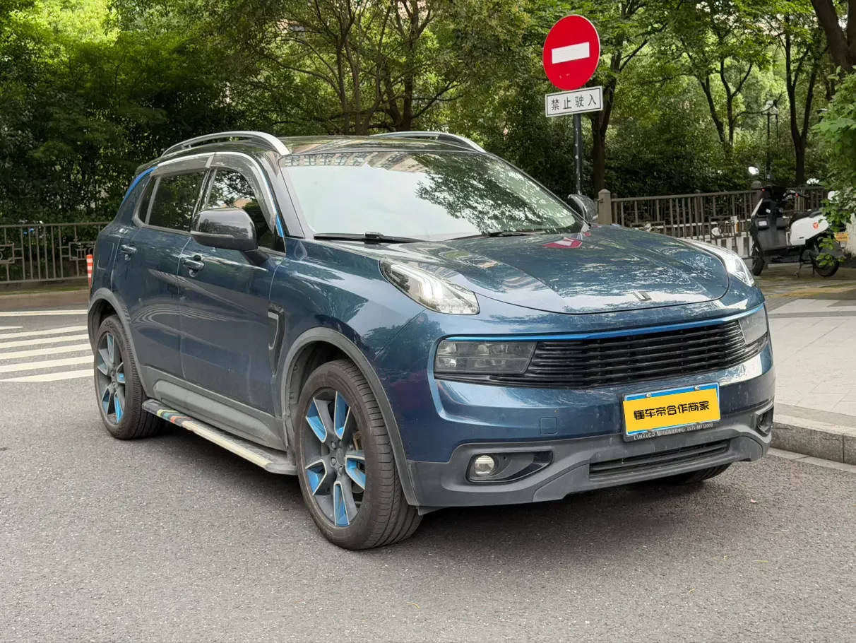 Lynk & Co 01