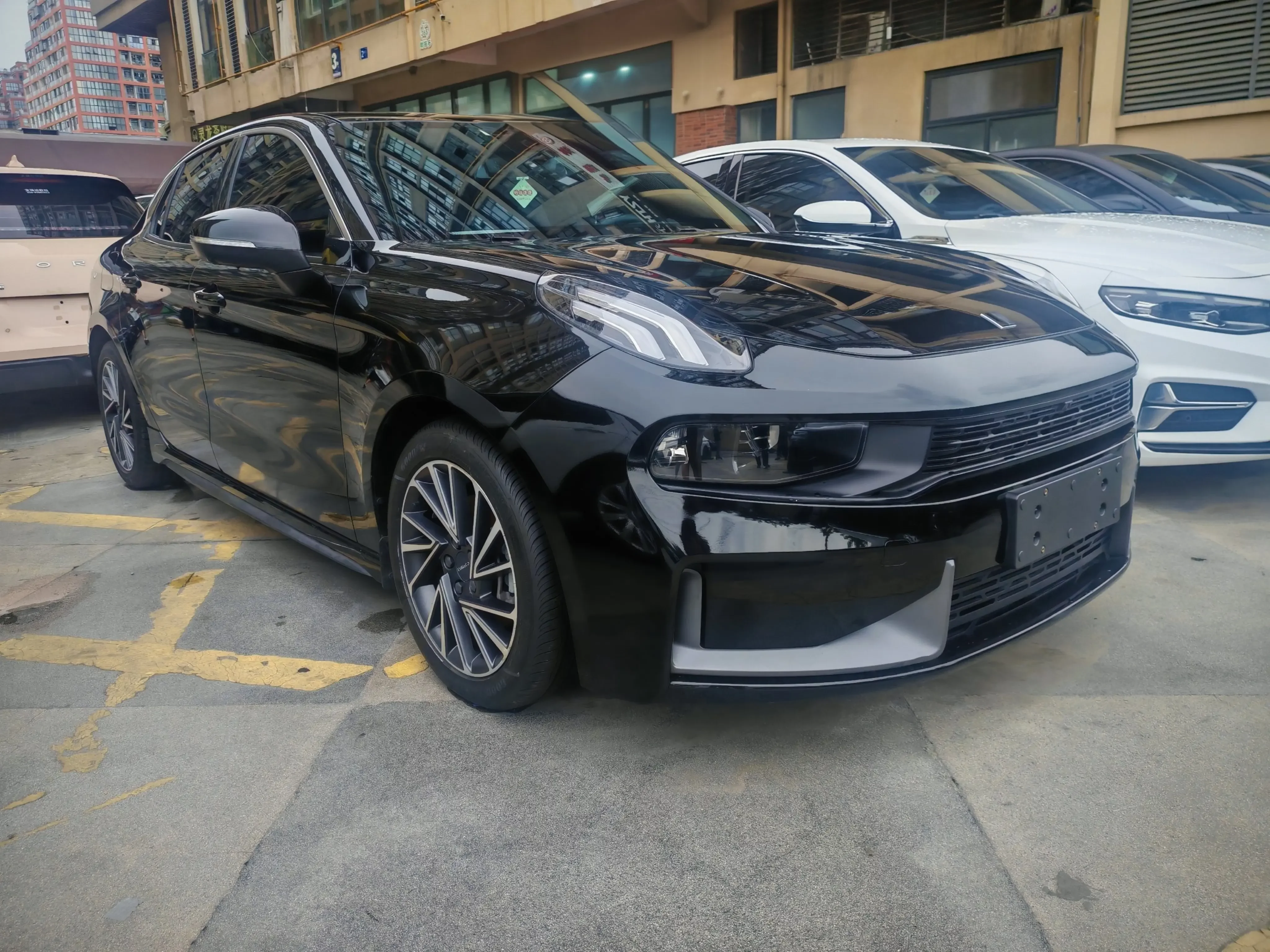 Lynk & Co 03