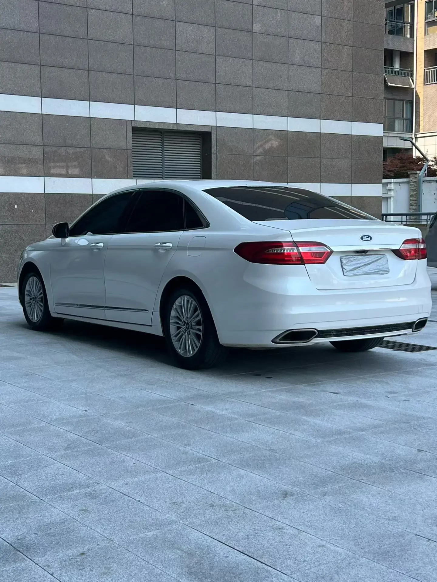 Ford Taurus