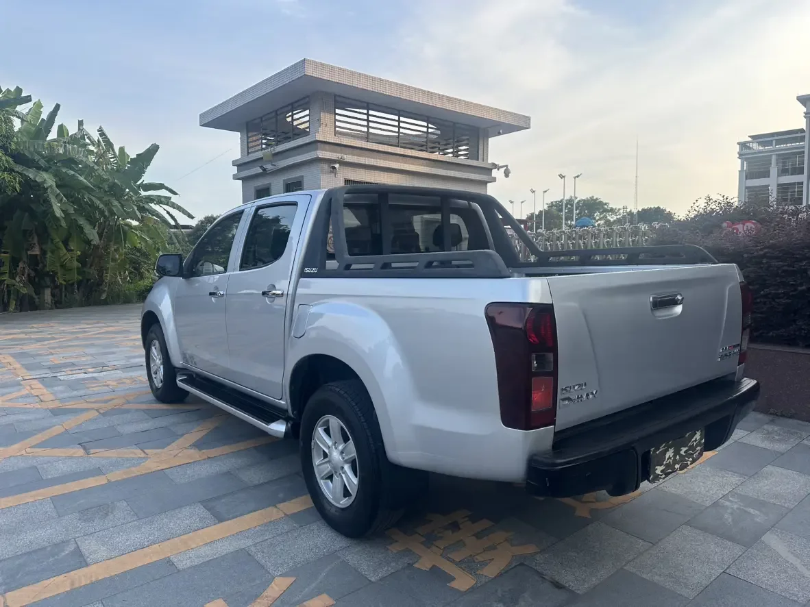 Isuzu pickup truck
