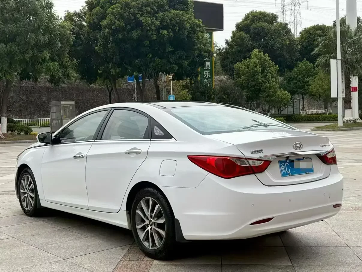 Hyundai sonata eight