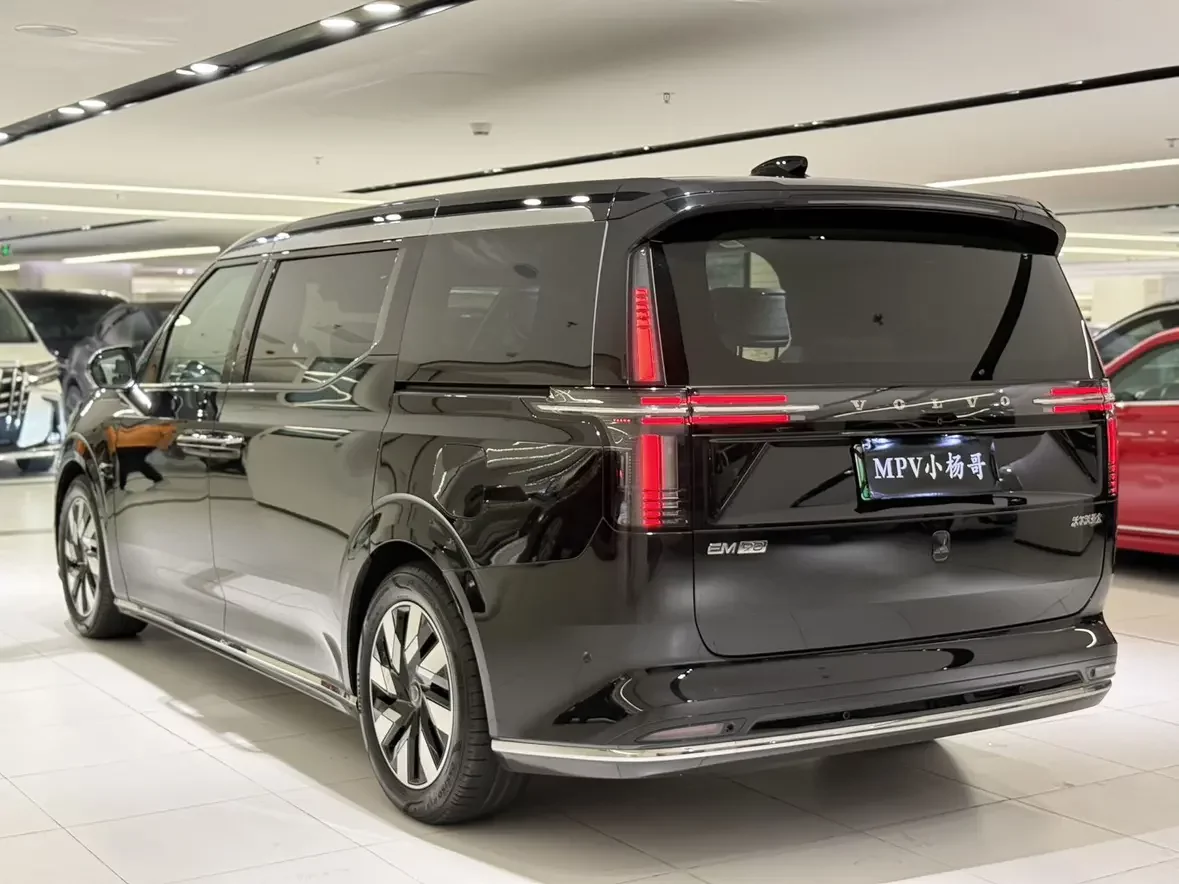 Volvo EM90