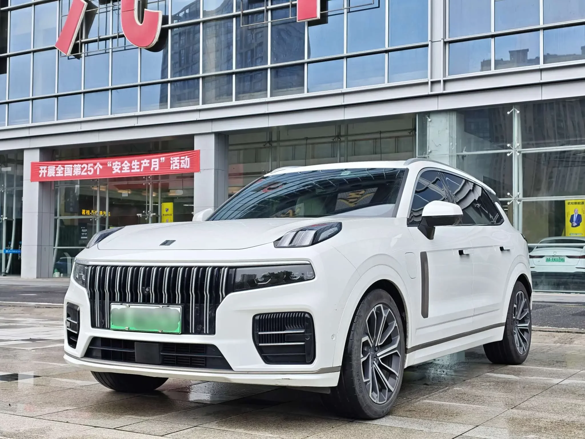 Lynk & Co 09 EM-P