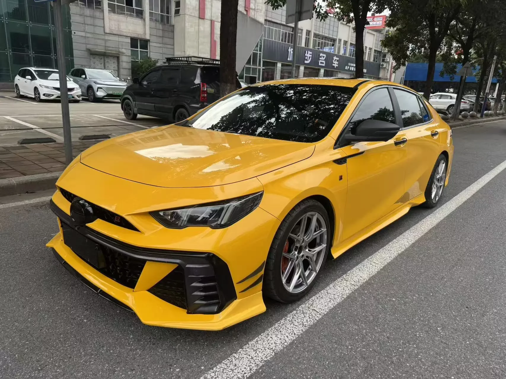 GAC Trumpchi Empow  из Китая