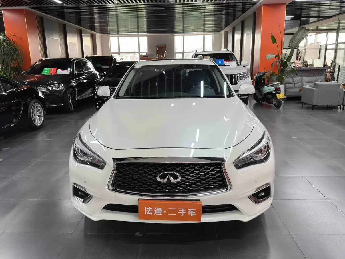 Infiniti Q50L