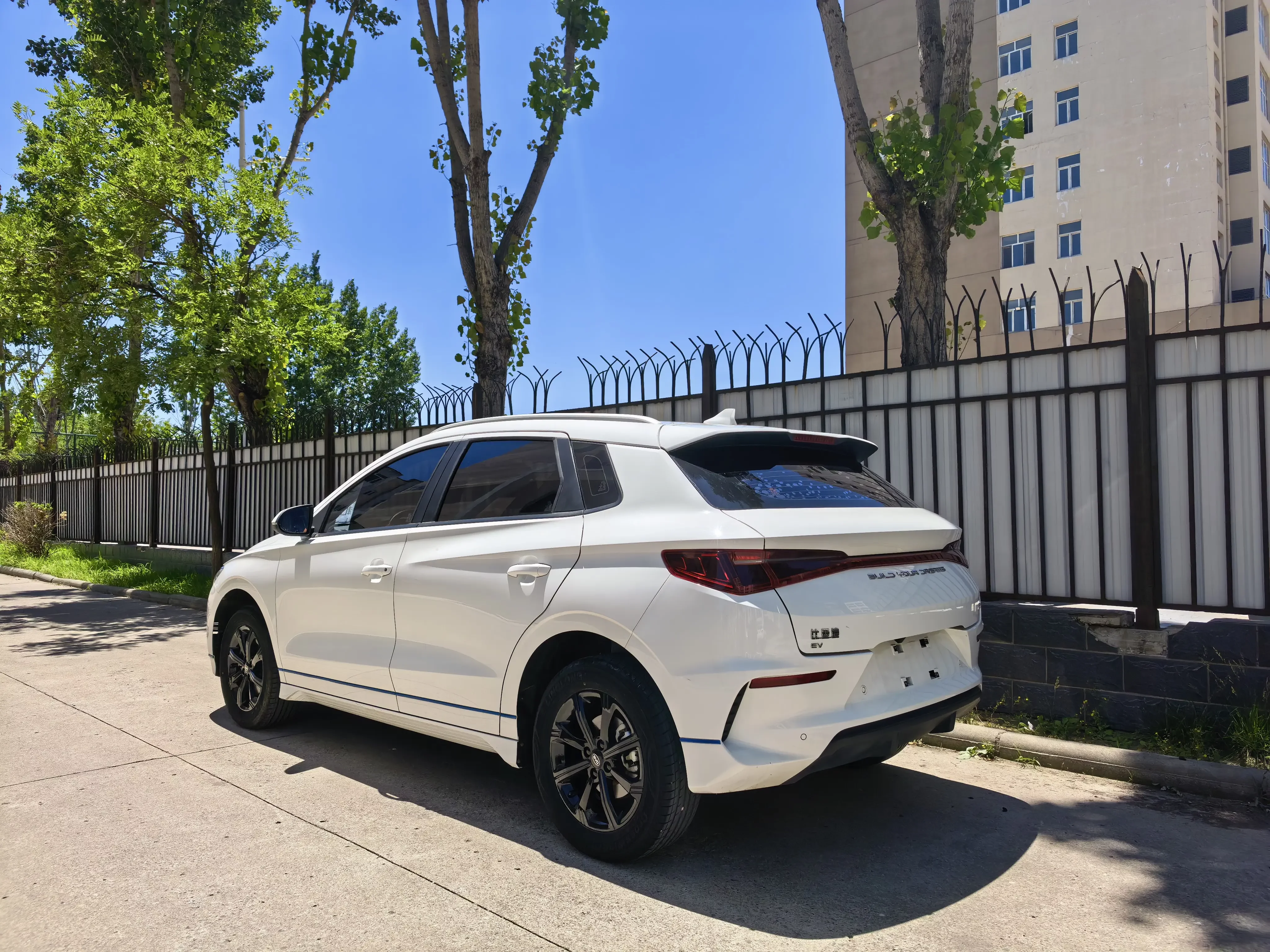 BYD e2