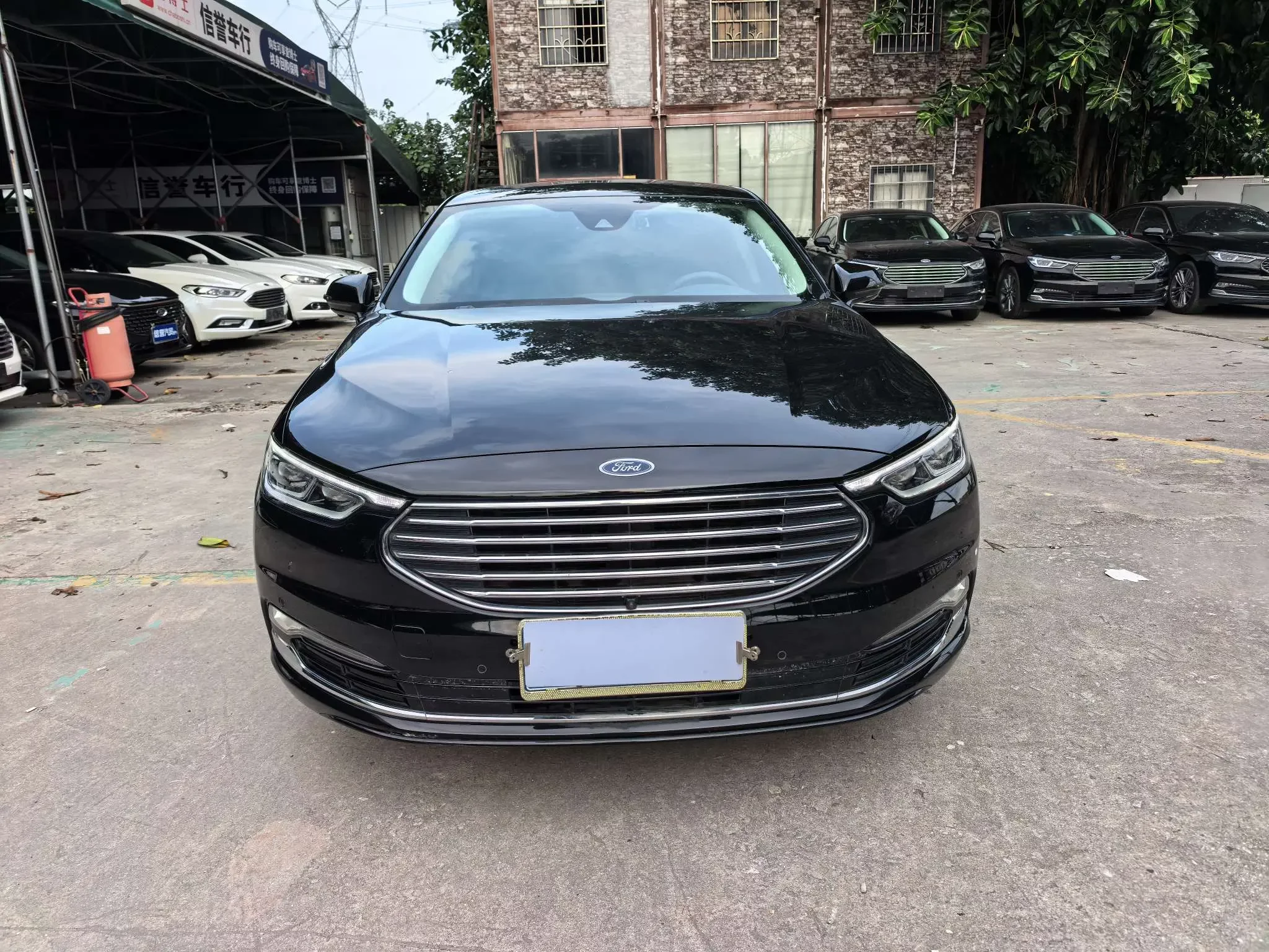 Ford Taurus