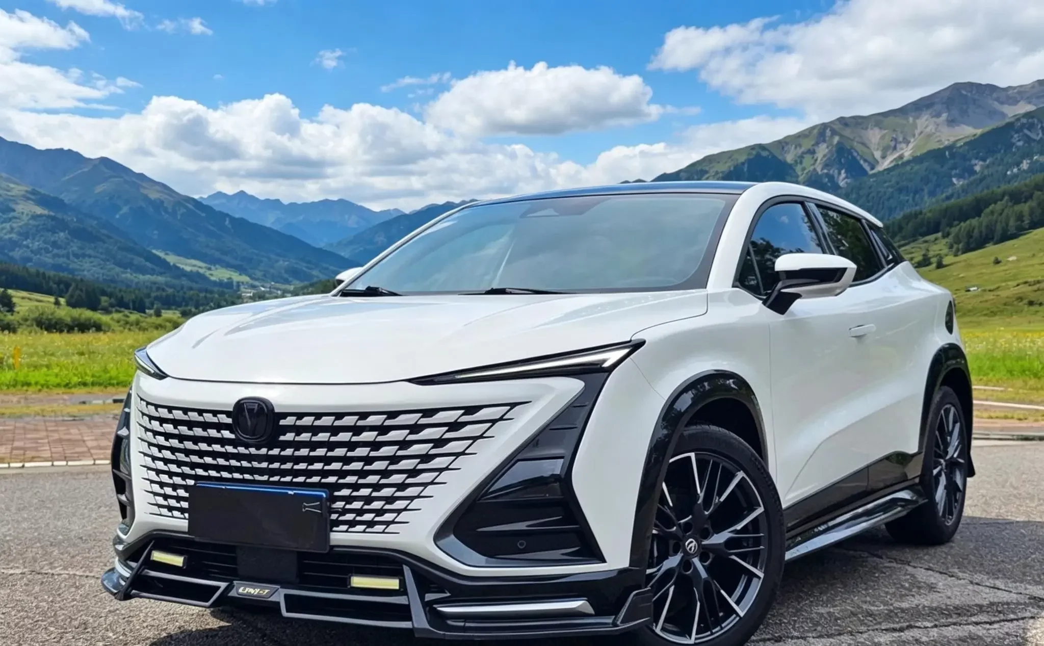 Changan UNI-T  из Китая