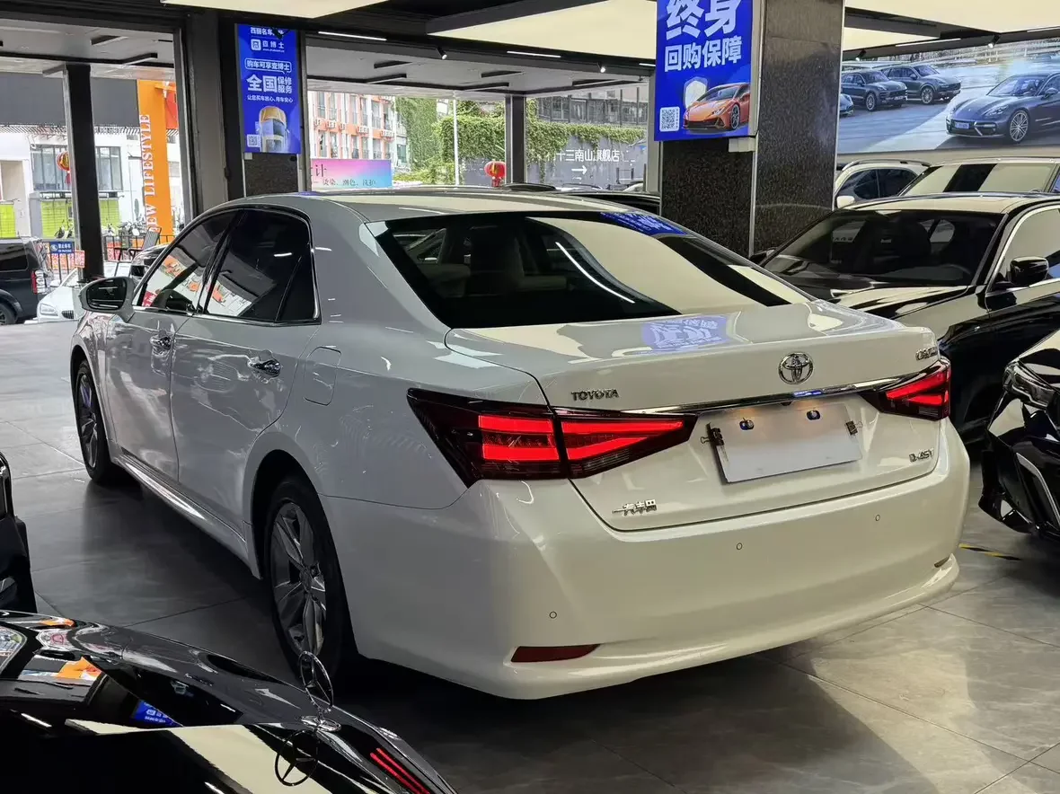 Toyota crown
