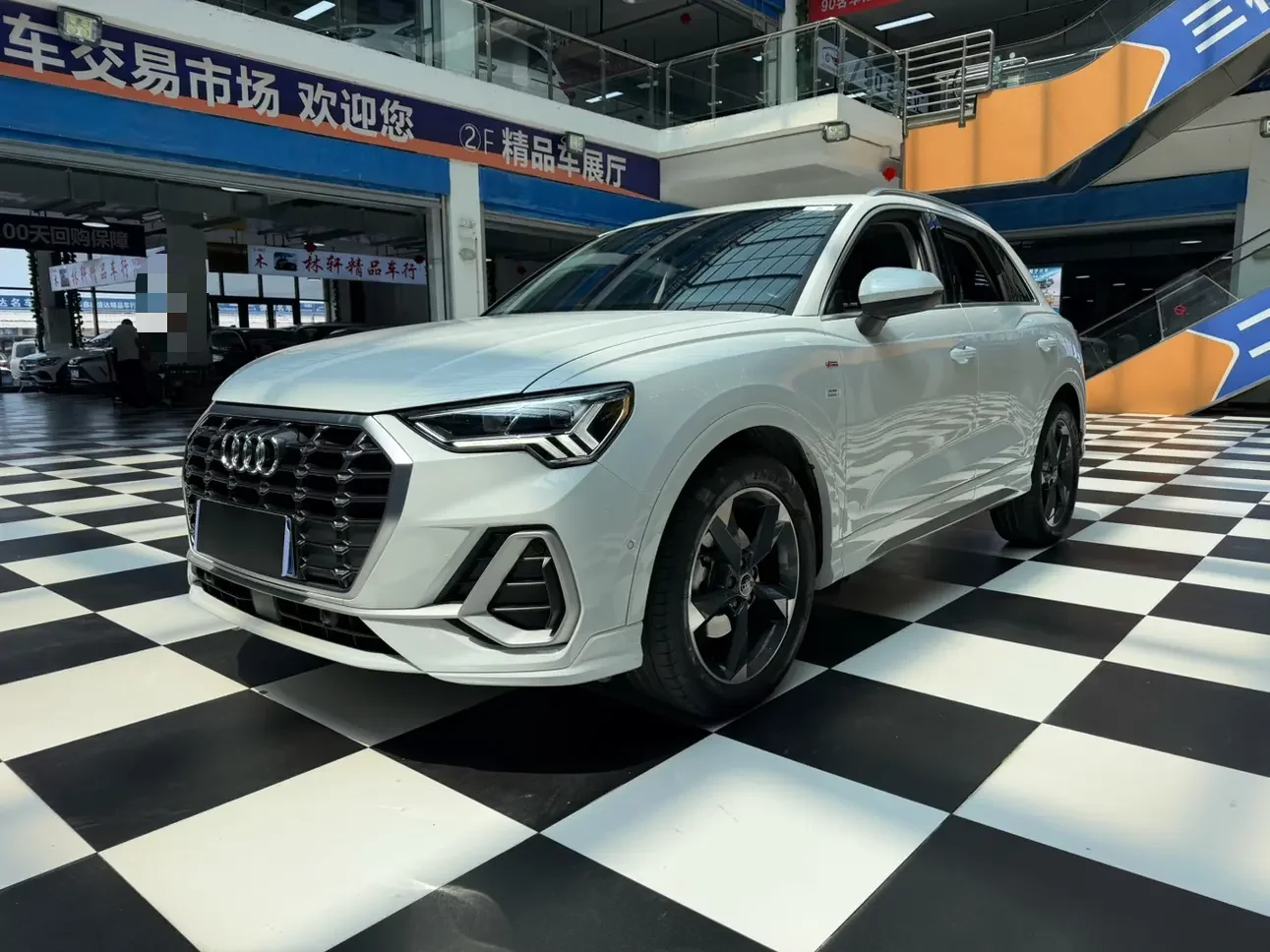 AUDI Q3