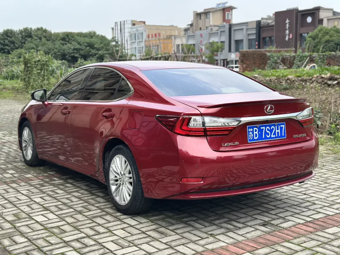 Lexus ES