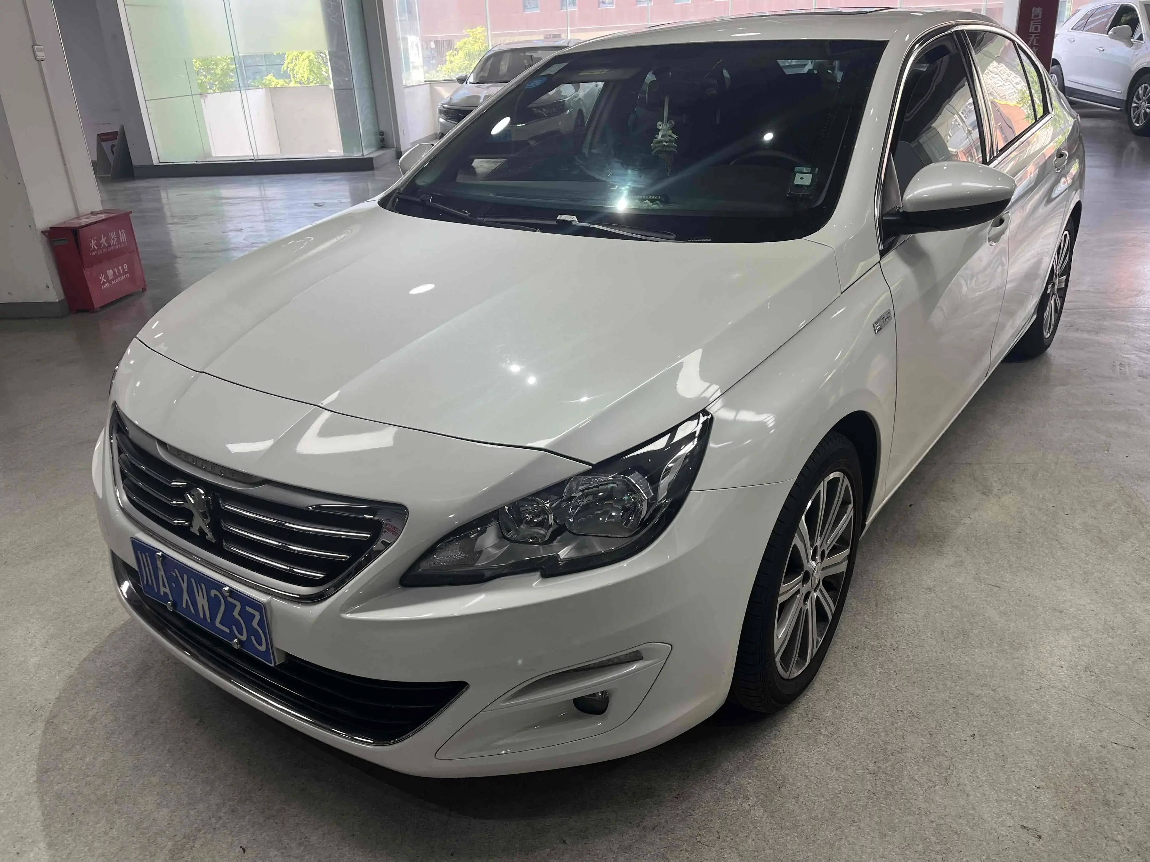 Peugeot 408