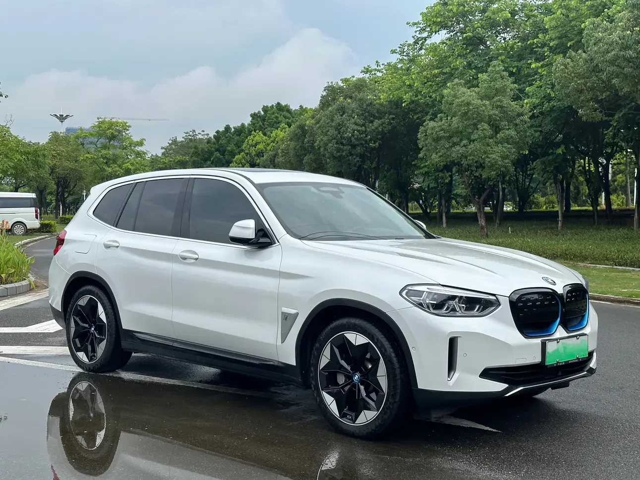 BMW iX3