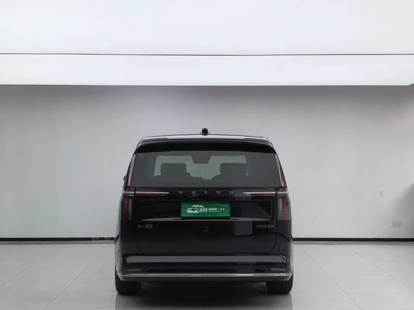 Volvo EM90