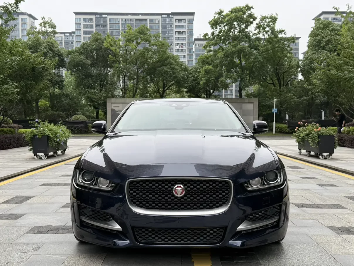Jaguar XE