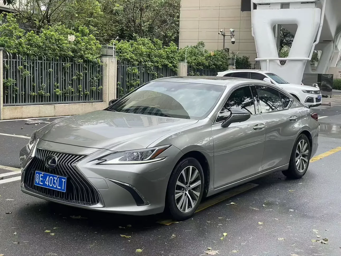 Lexus ES