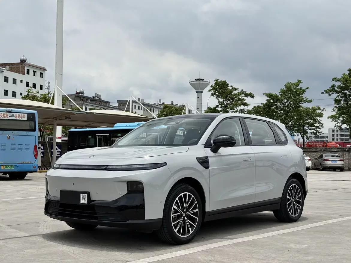 Leapmotor B10