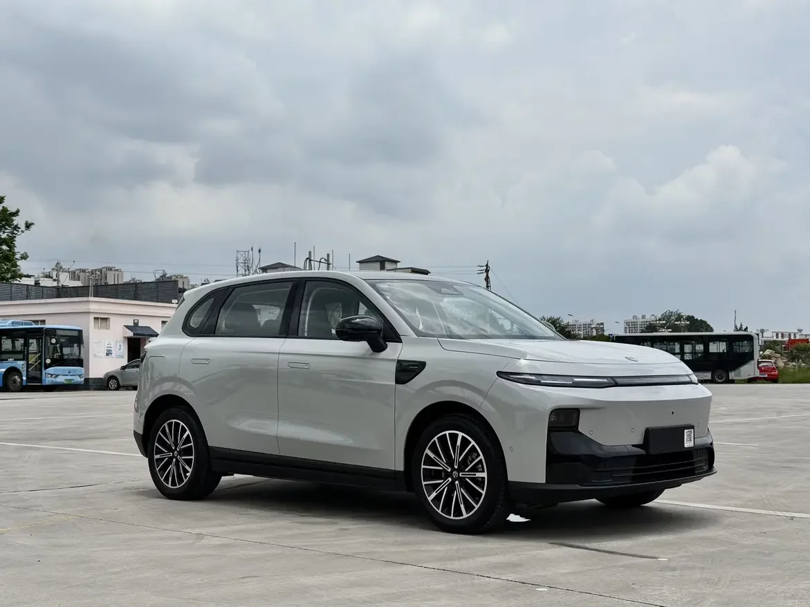 Leapmotor B10