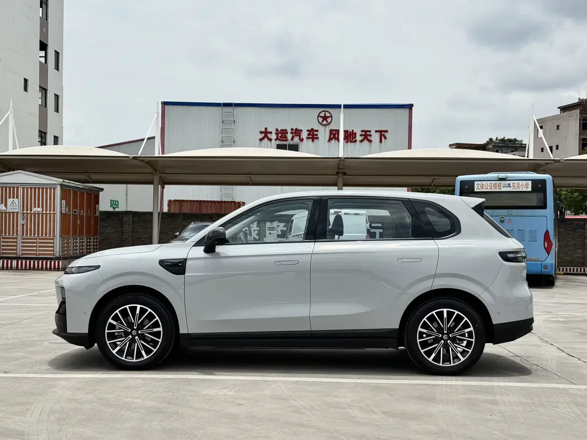 Leapmotor B10