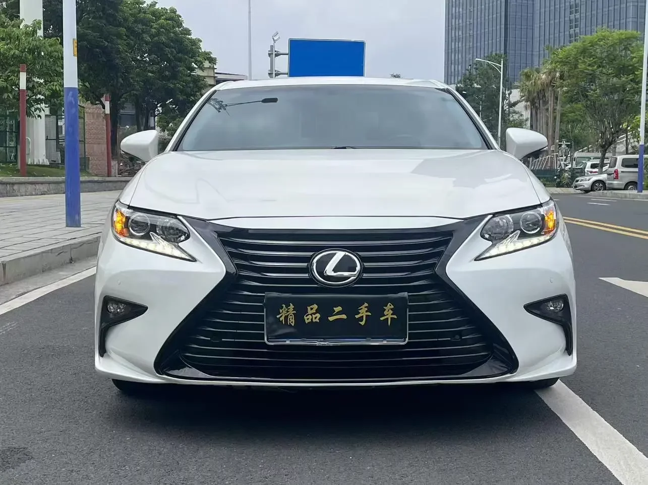 Lexus ES