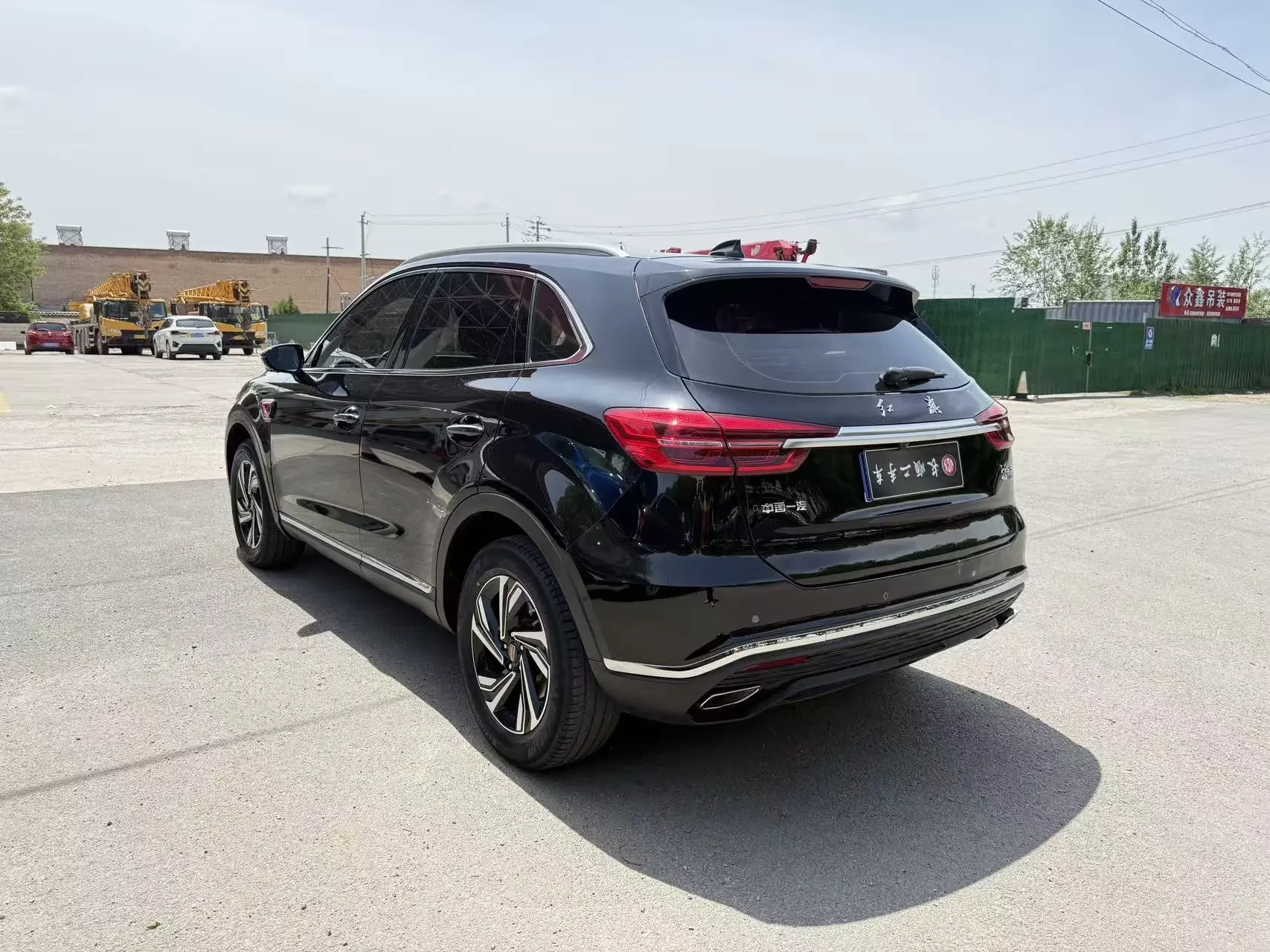 Hongqi HS5