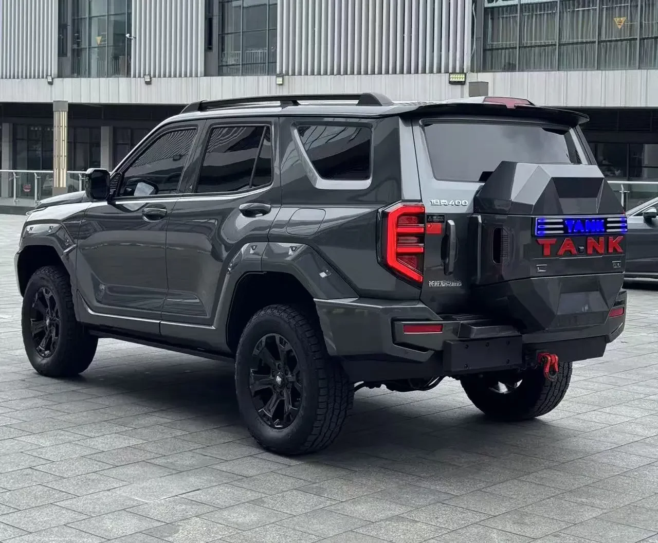 Tank 400 Hi4-T