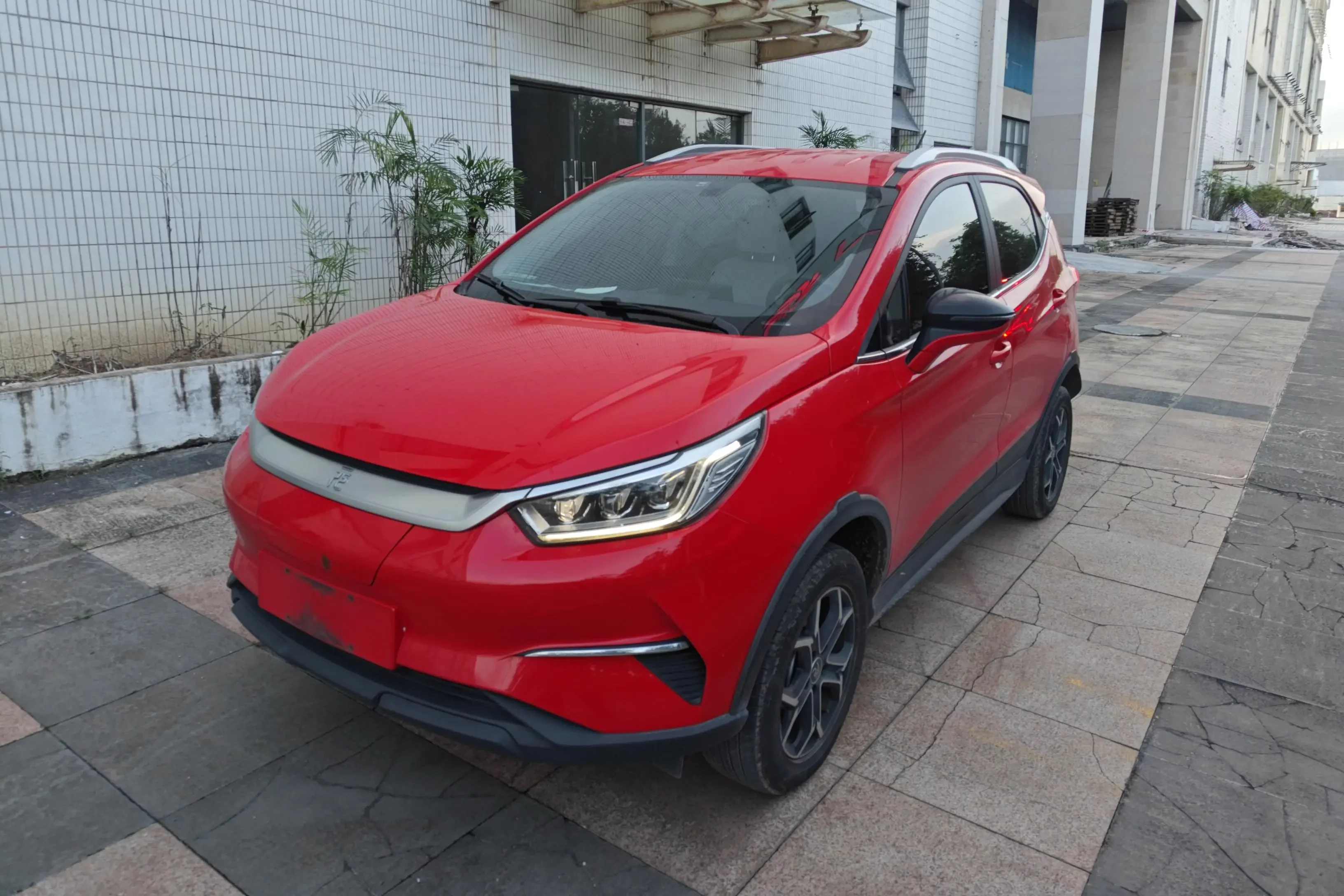 BYD Yuan Pro  из Китая