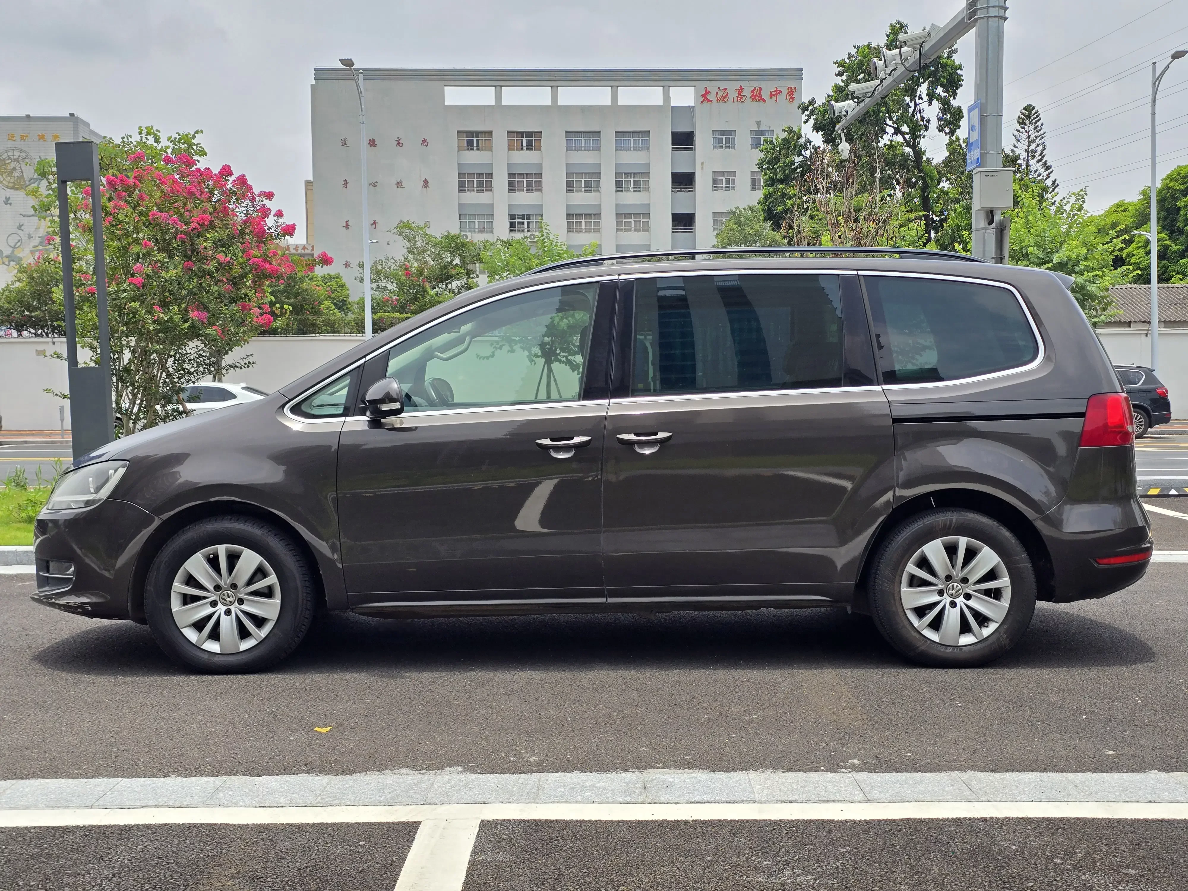 Volkswagen Sharon