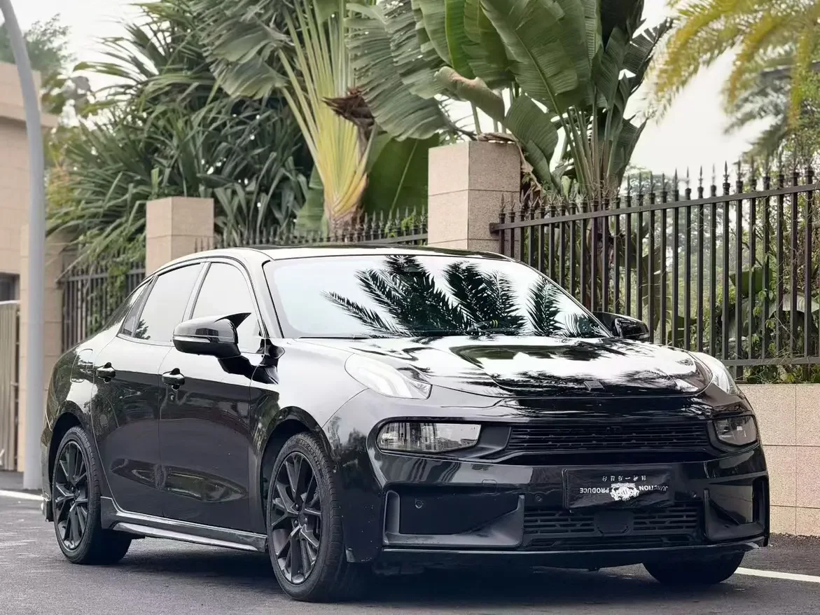 Lynk & Co 03