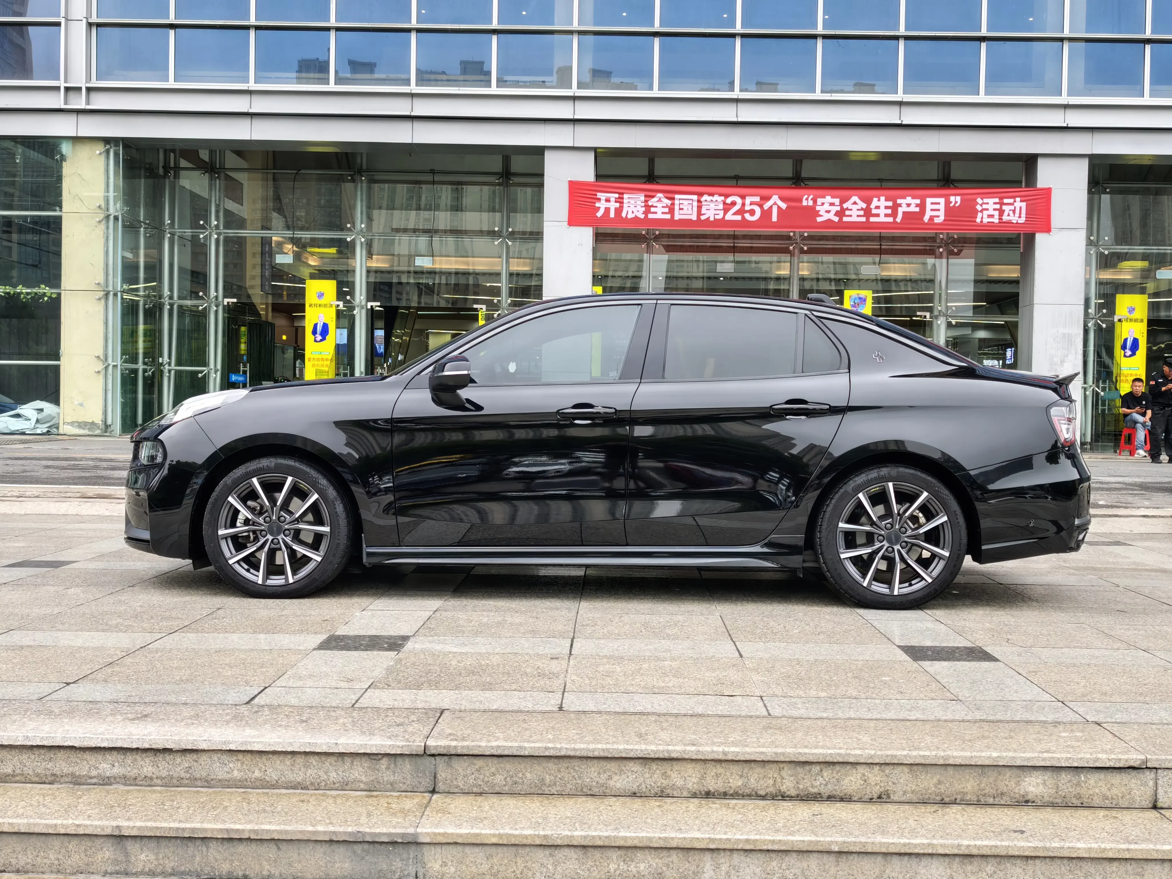Lynk & Co 03
