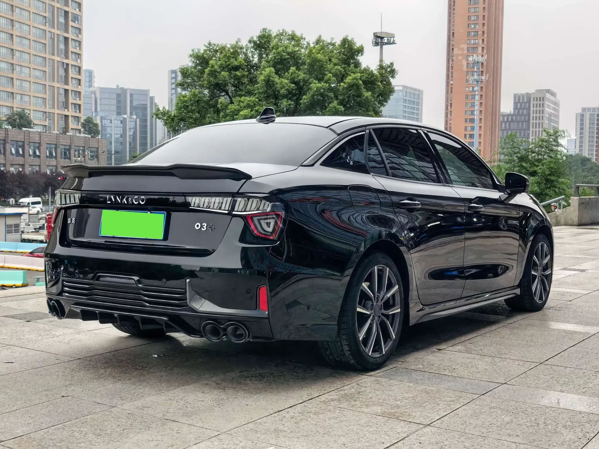 Lynk & Co 03