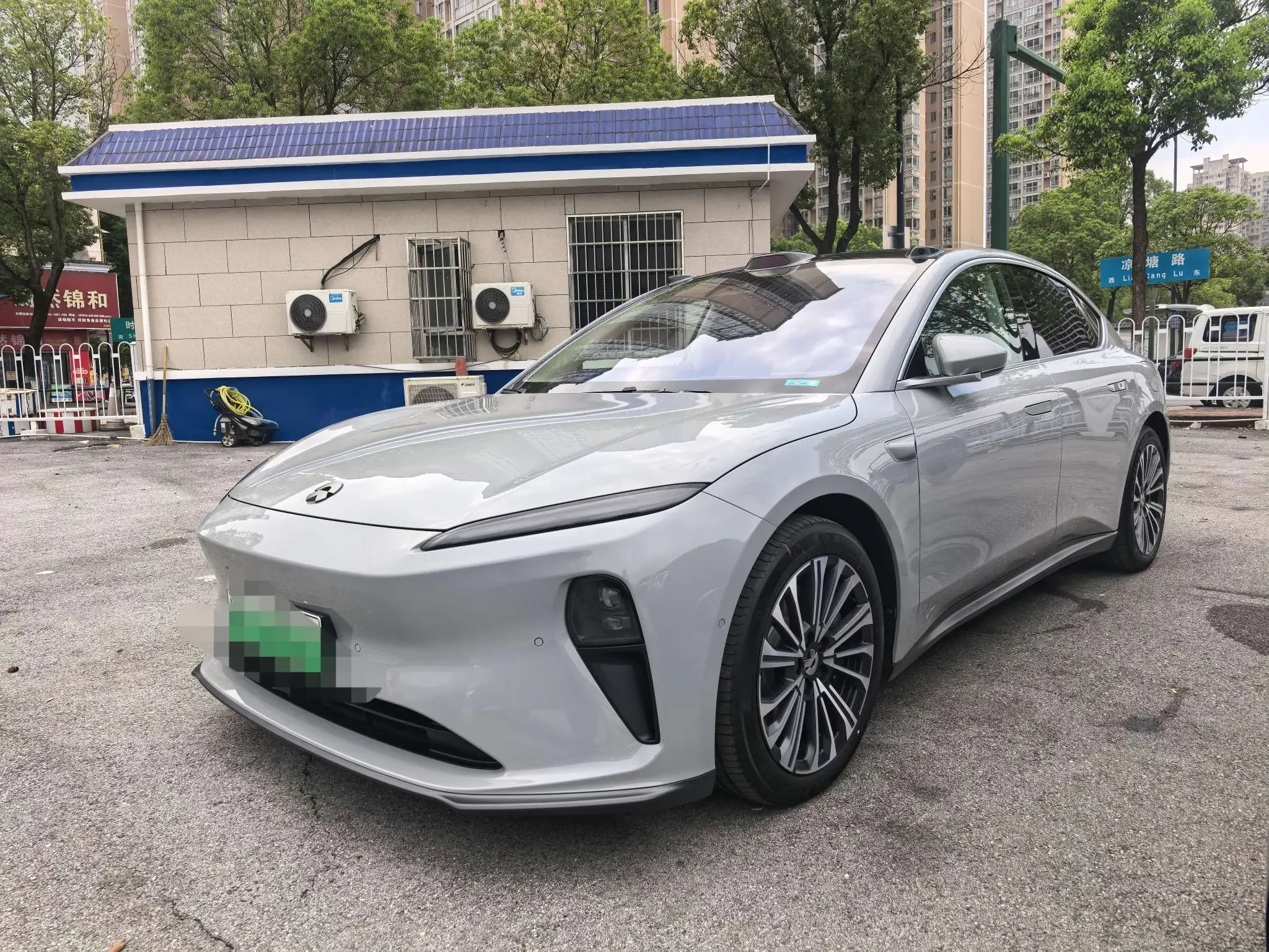 NIO ET5  из Китая