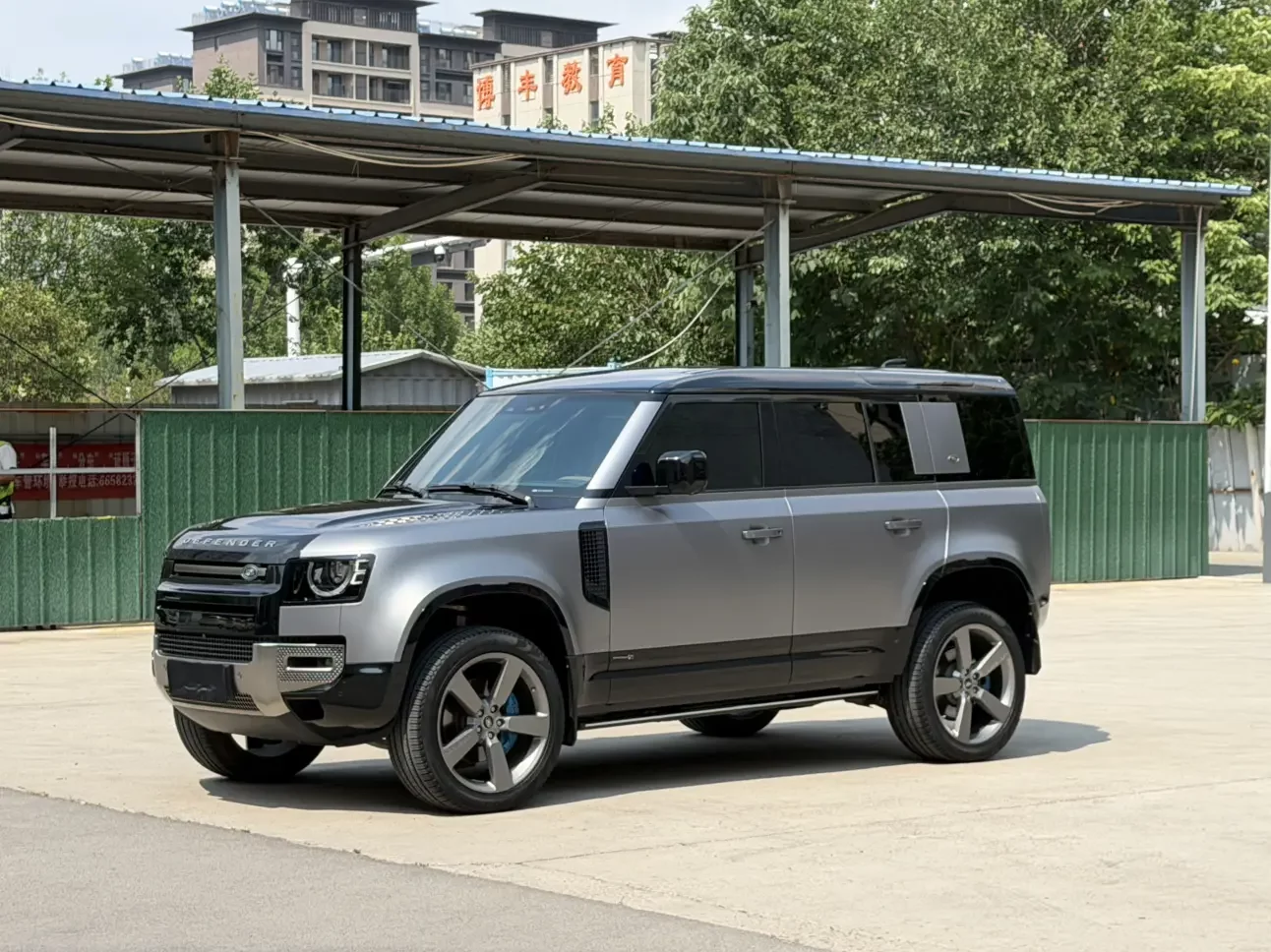 Land Rover guard