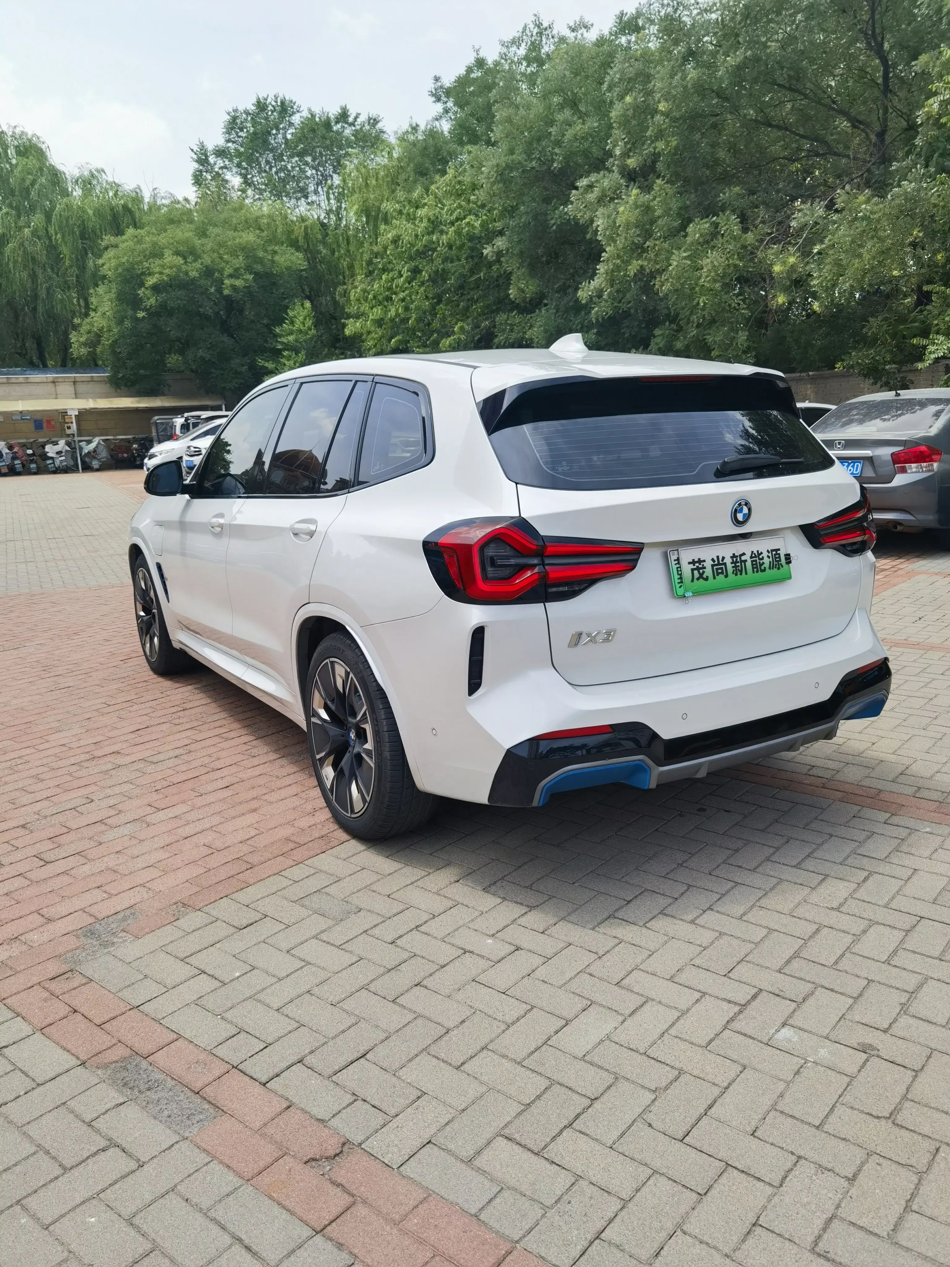 BMW iX3