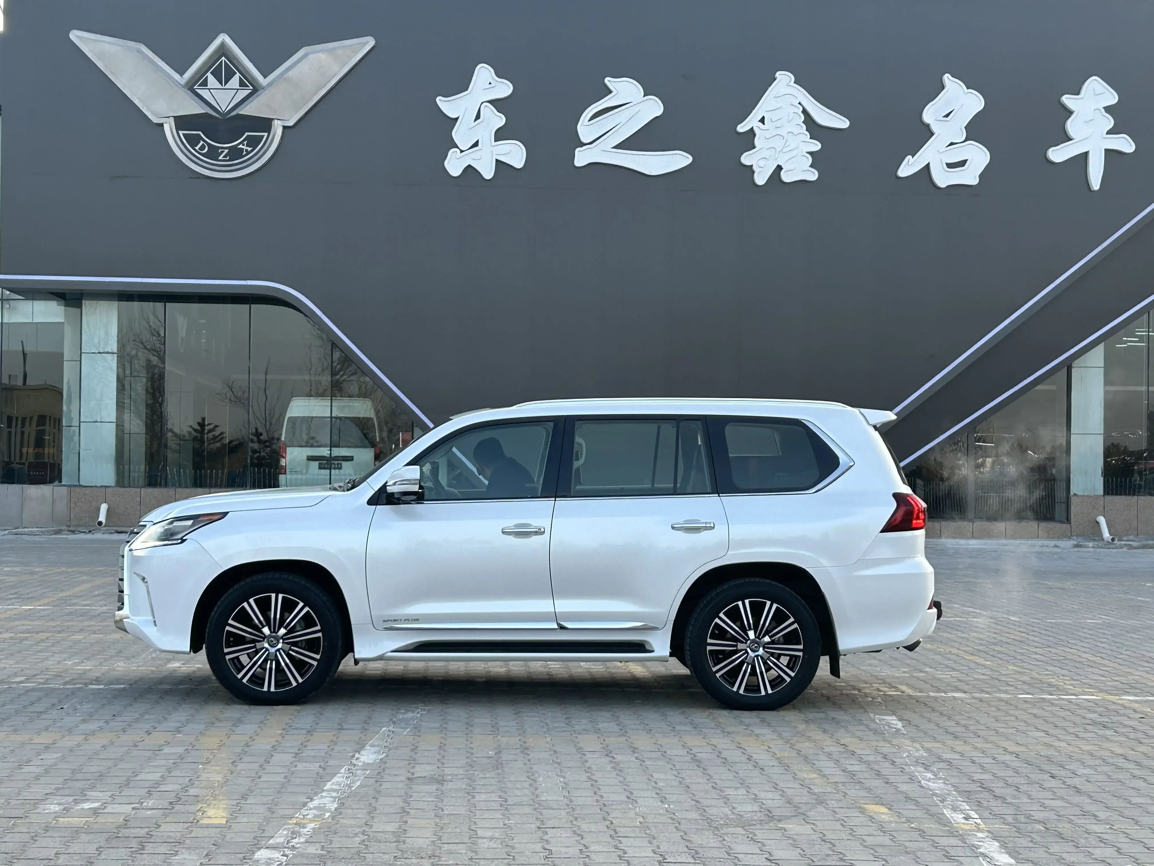 Lexus LX