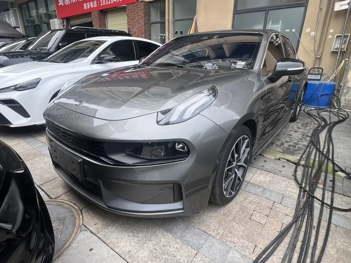 Lynk & Co 03
