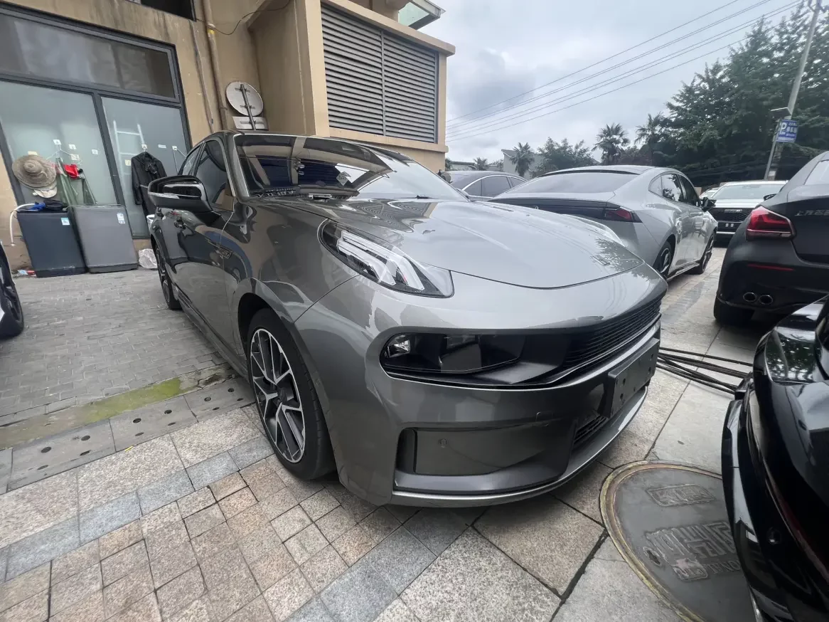 Lynk & Co 03