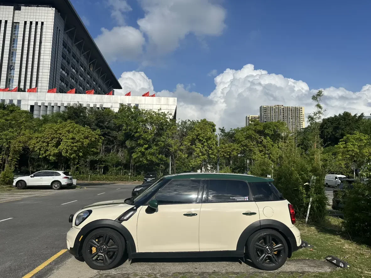 MINI COUNTRYMAN