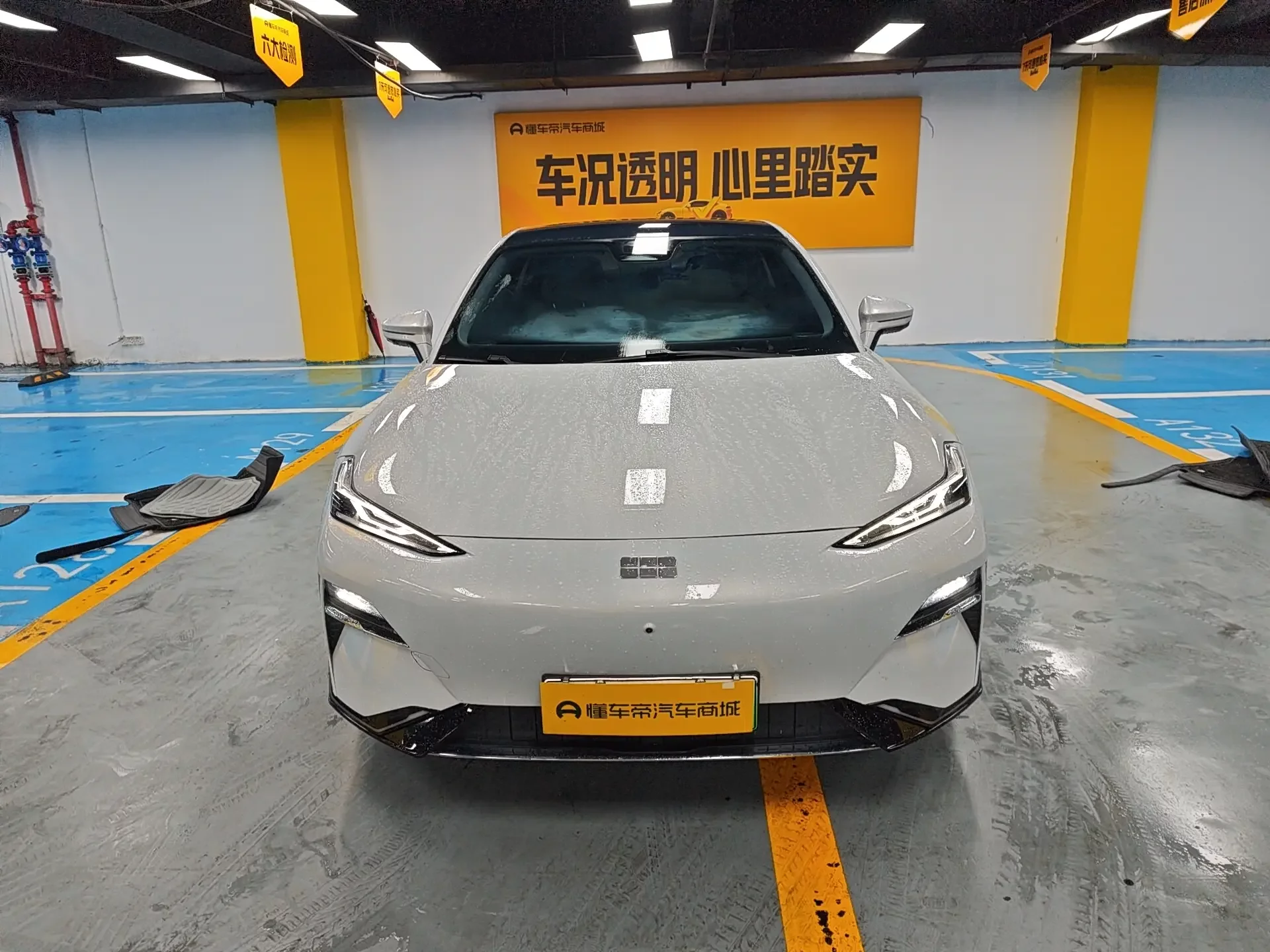 Geely Galaxy E8