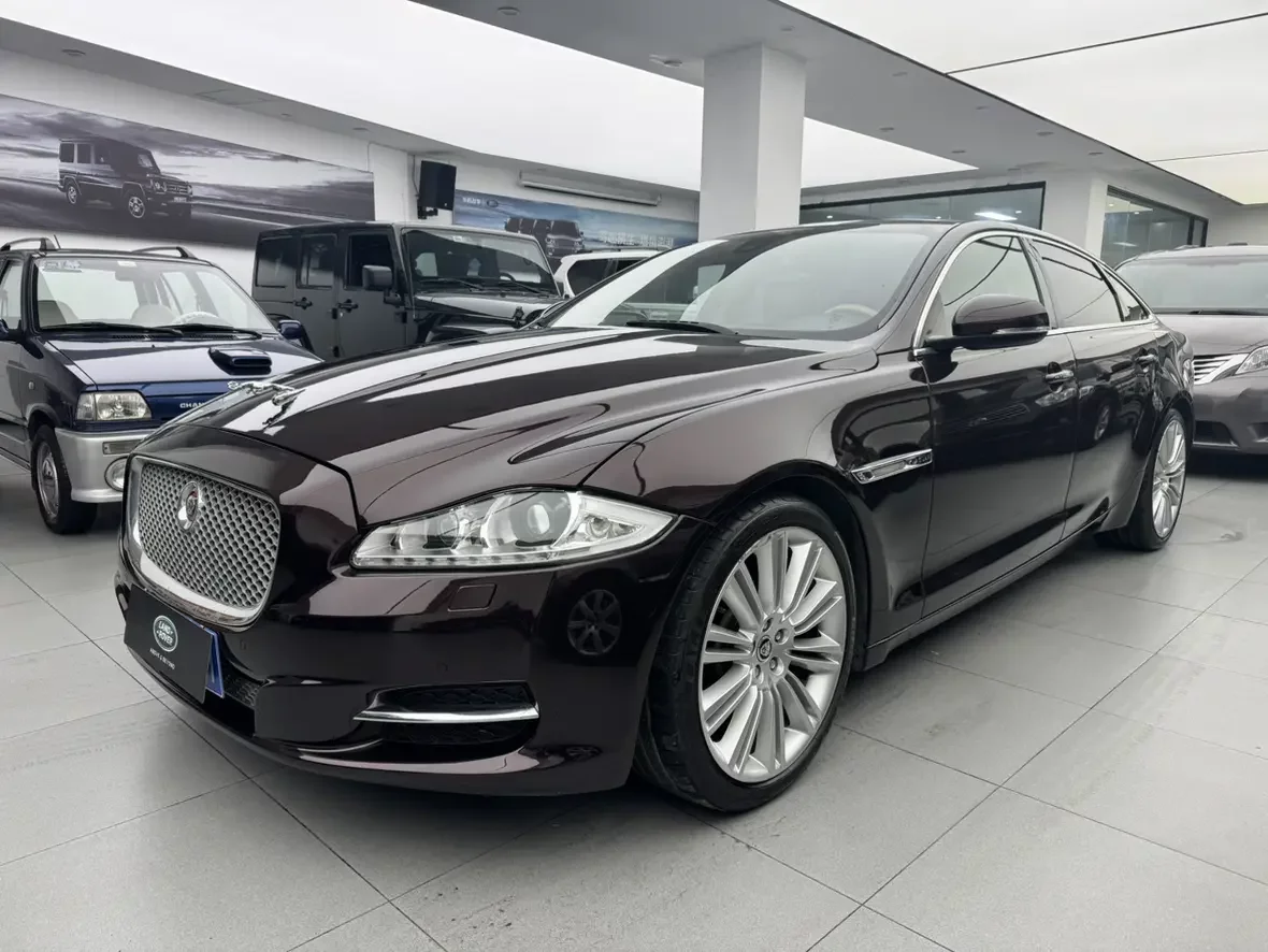 Jaguar XJ