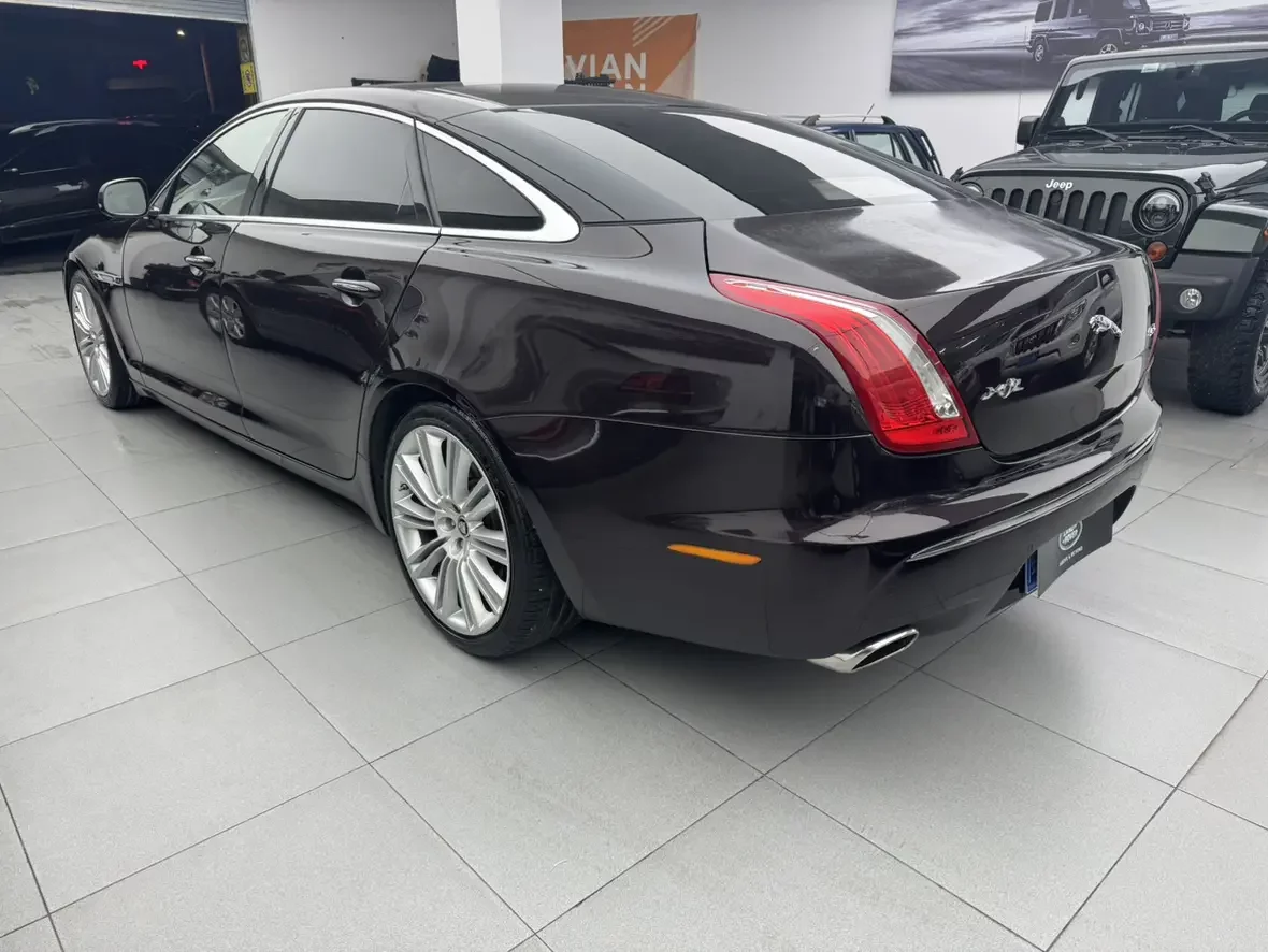 Jaguar XJ