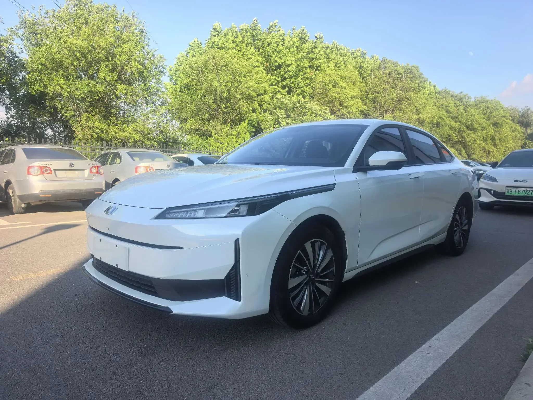 Changan Qiyuan A05  из Китая