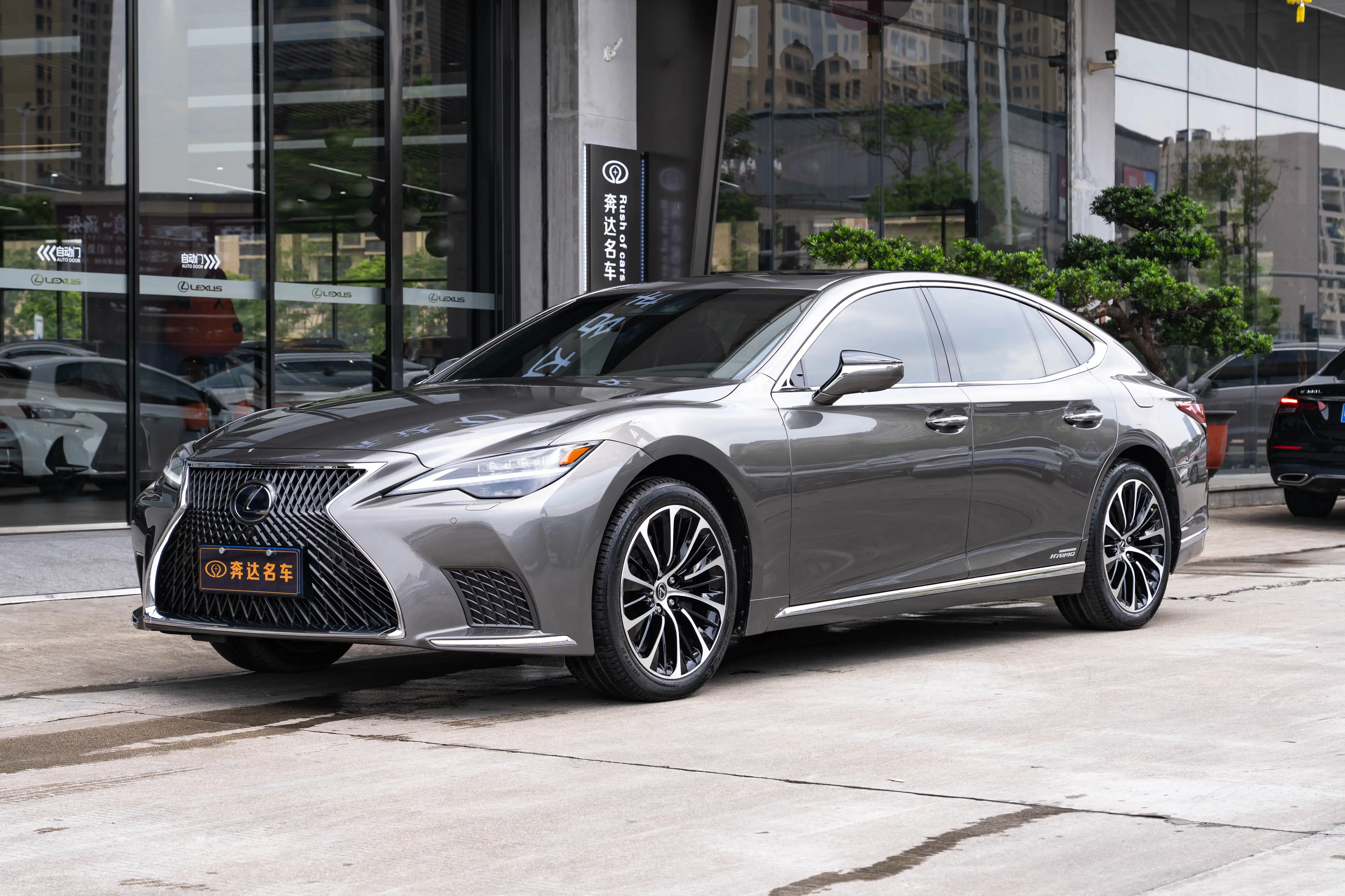 Lexus LS
