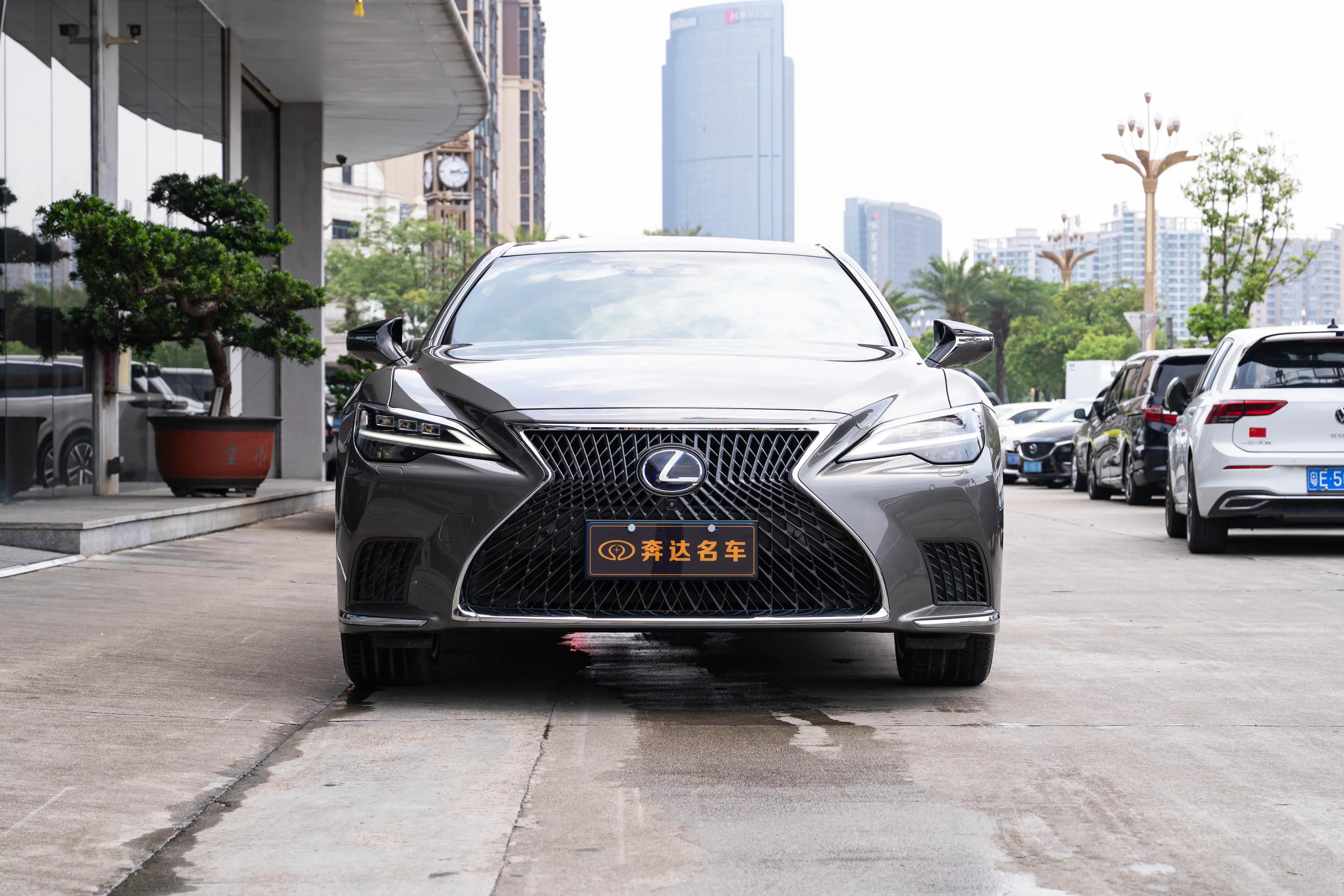 Lexus LS