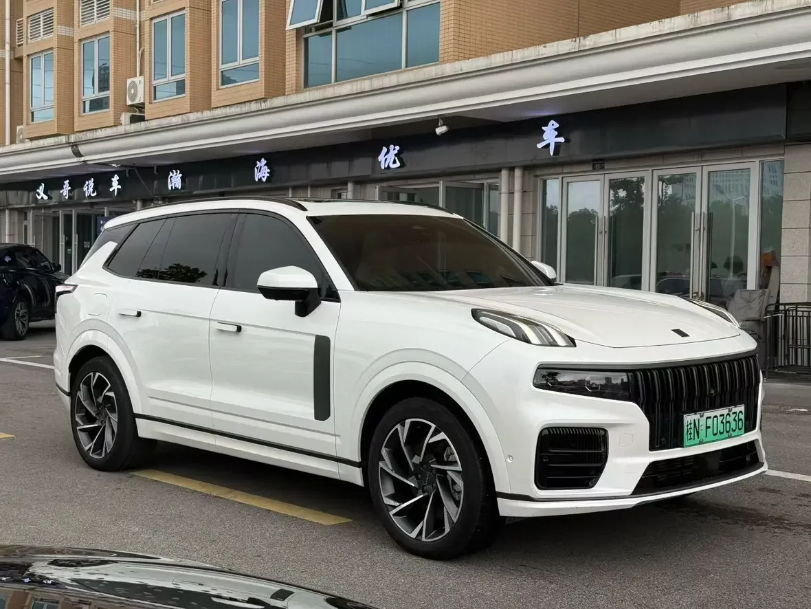 Lynk & Co 09