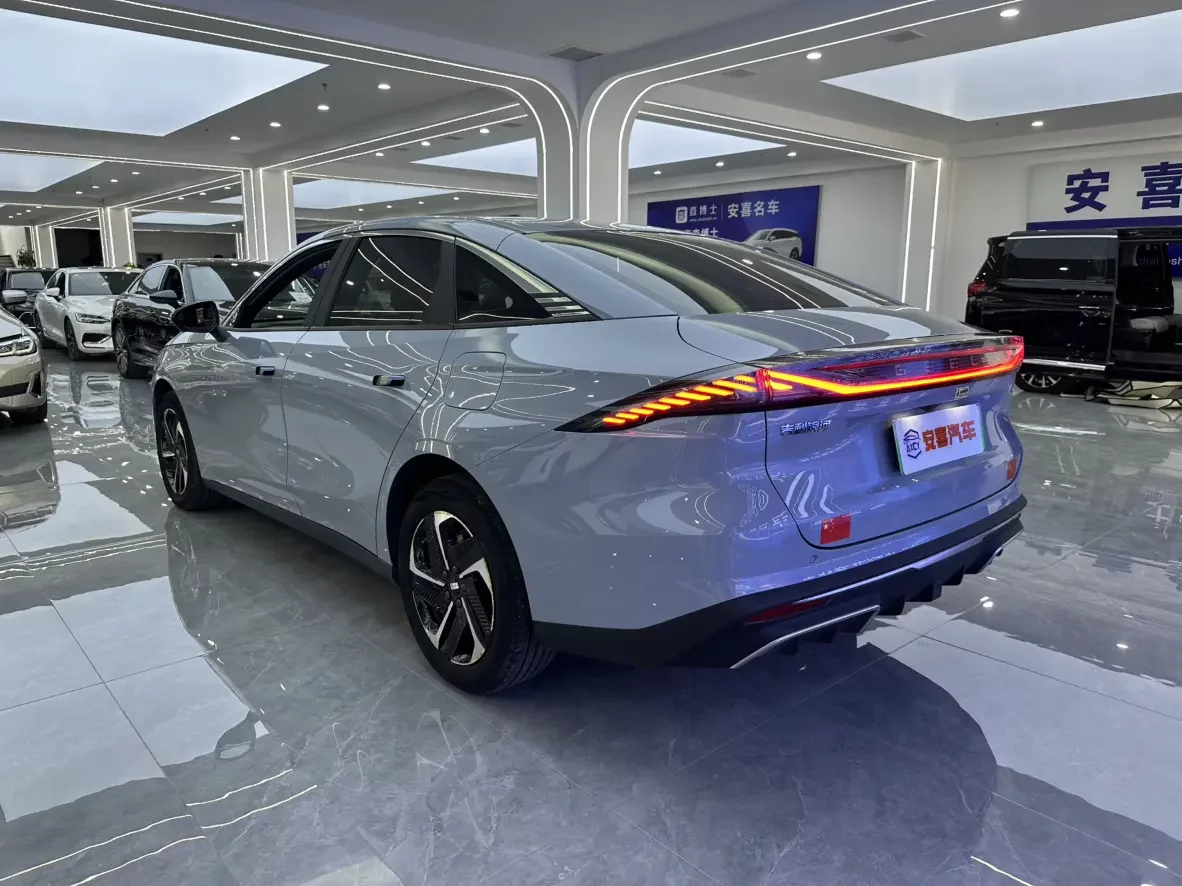 Geely Galaxy L6