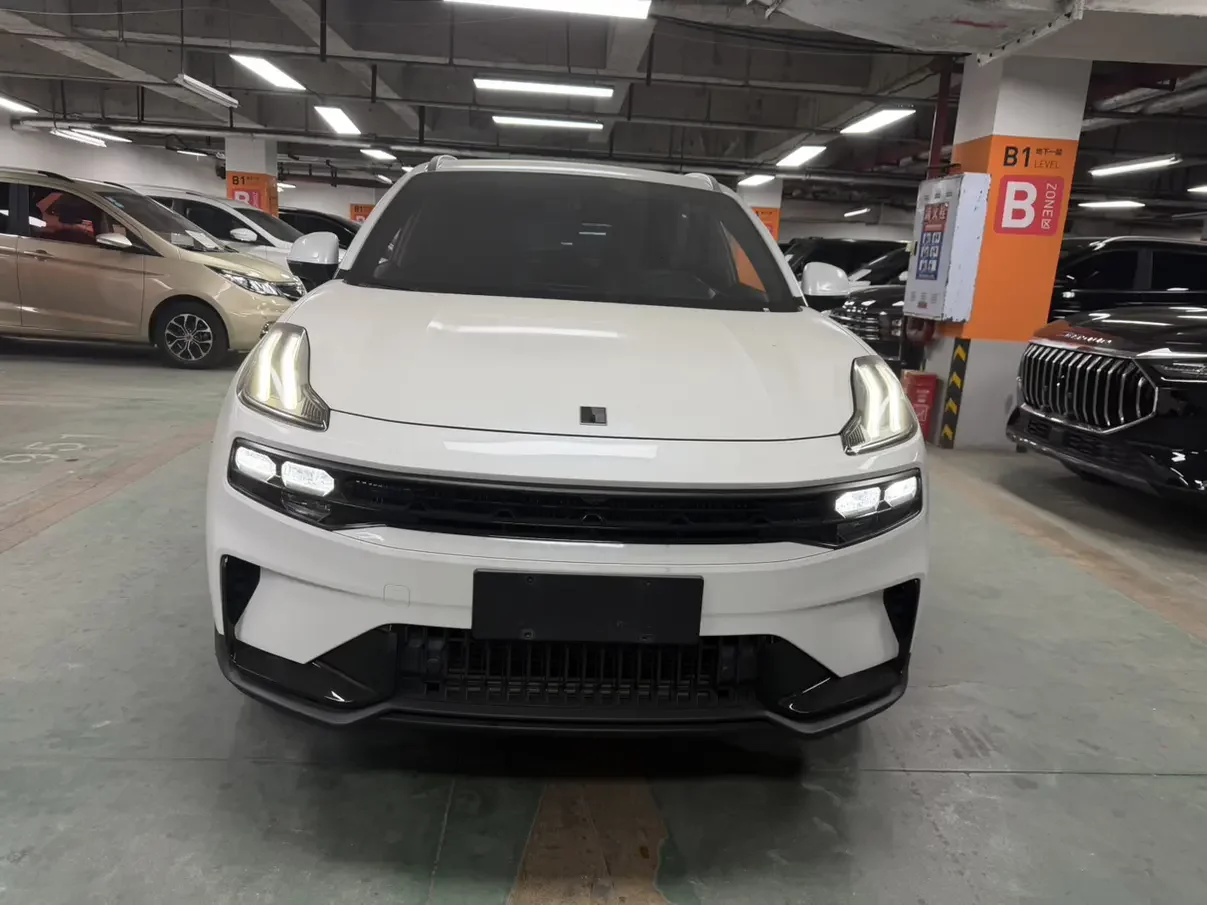 Lynk & Co 06