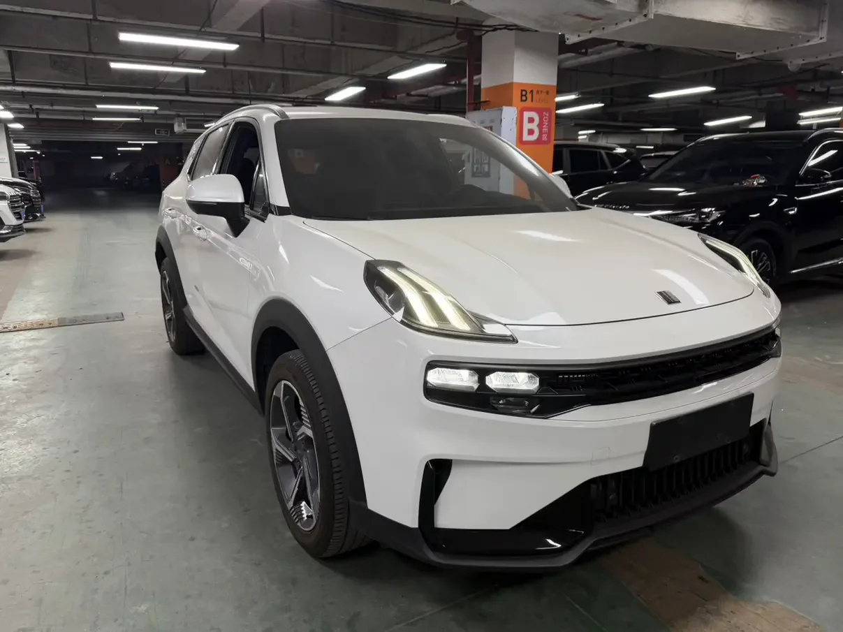 Lynk & Co 06