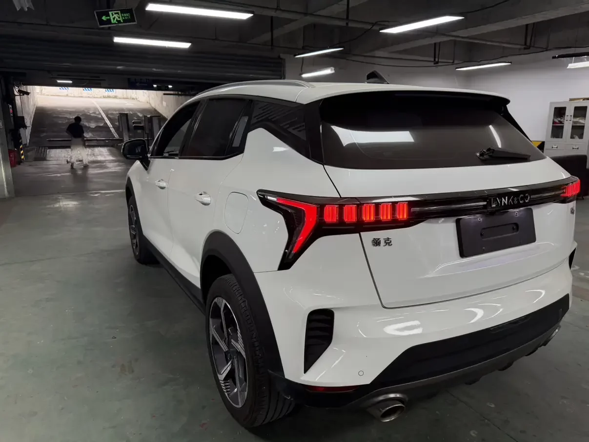Lynk & Co 06