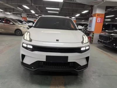 Lynk & Co 06